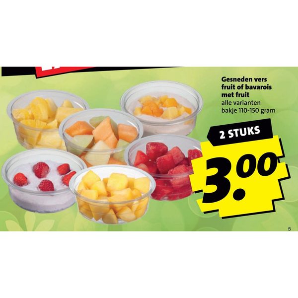 gesneden vers fruit of bavarois met fruit