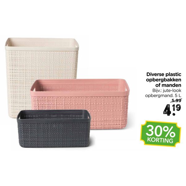 Diverse plastic opbergbakken of manden